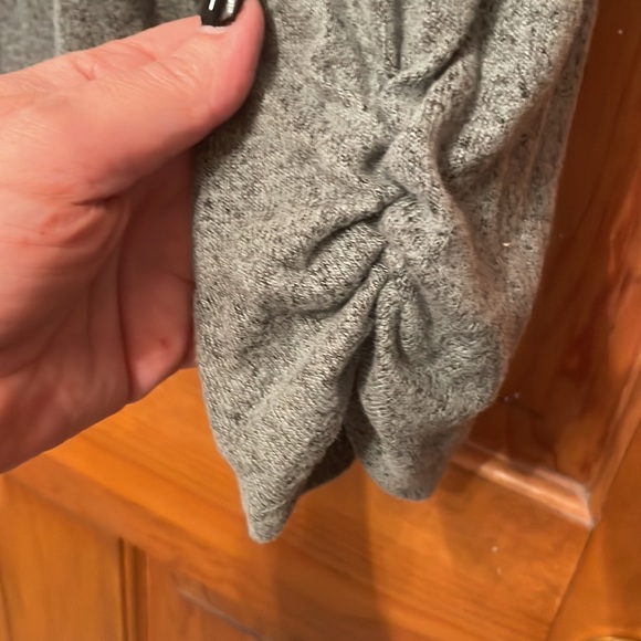 Pleated sleeve cuffs elevate this sweater to the next level! - Picture 3 of 4